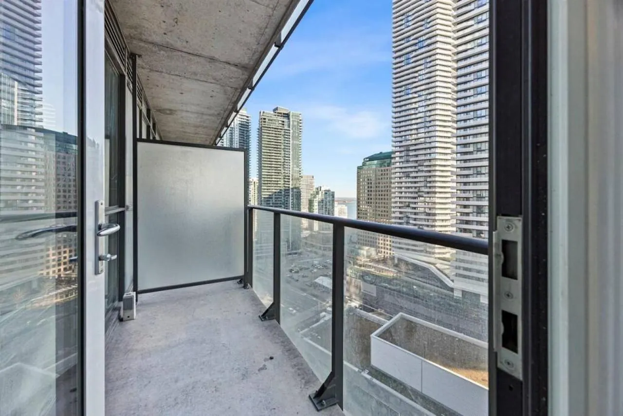 Holiday home Classy 1Br Plus Den W Amazing Skyline View And Wfh Toronto Canada