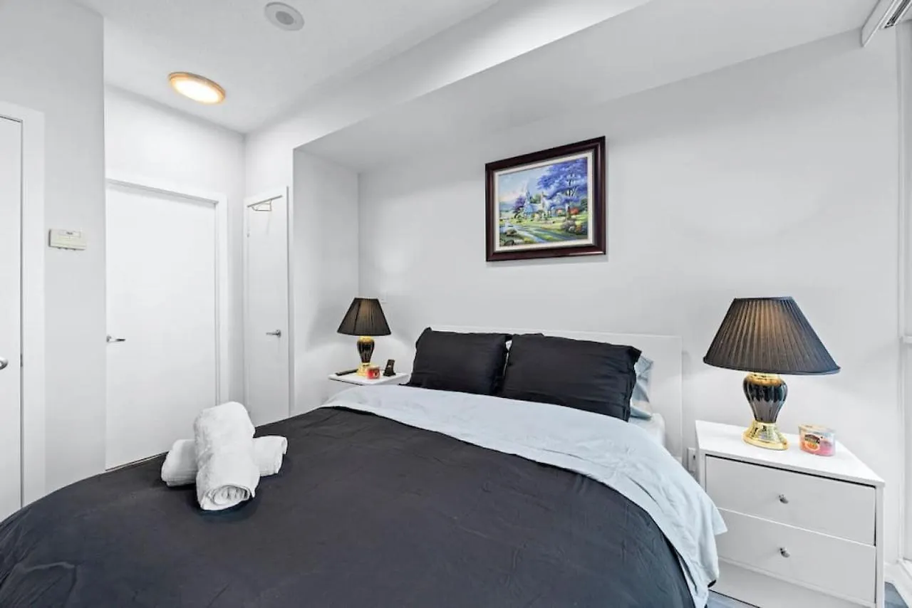 Classy 1Br Plus Den W Amazing Skyline View And Wfh Toronto