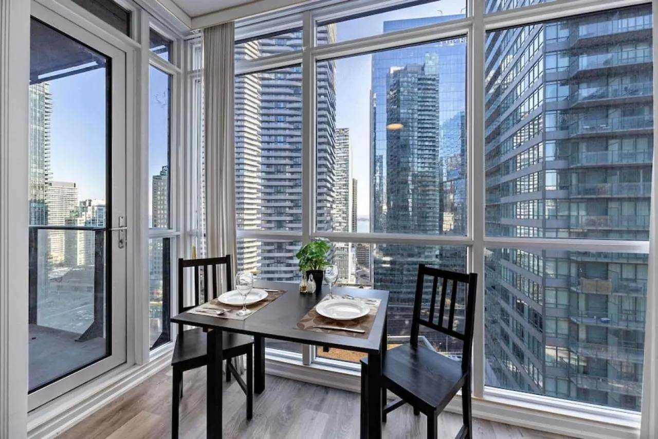 Holiday home Classy 1Br Plus Den W Amazing Skyline View And Wfh Toronto