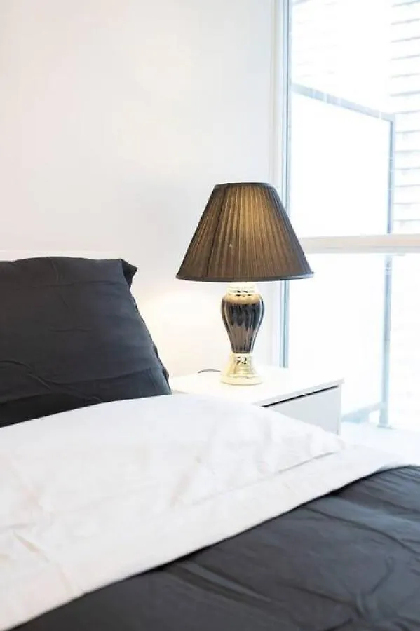 Classy 1Br Plus Den W Amazing Skyline View And Wfh Toronto Holiday home
