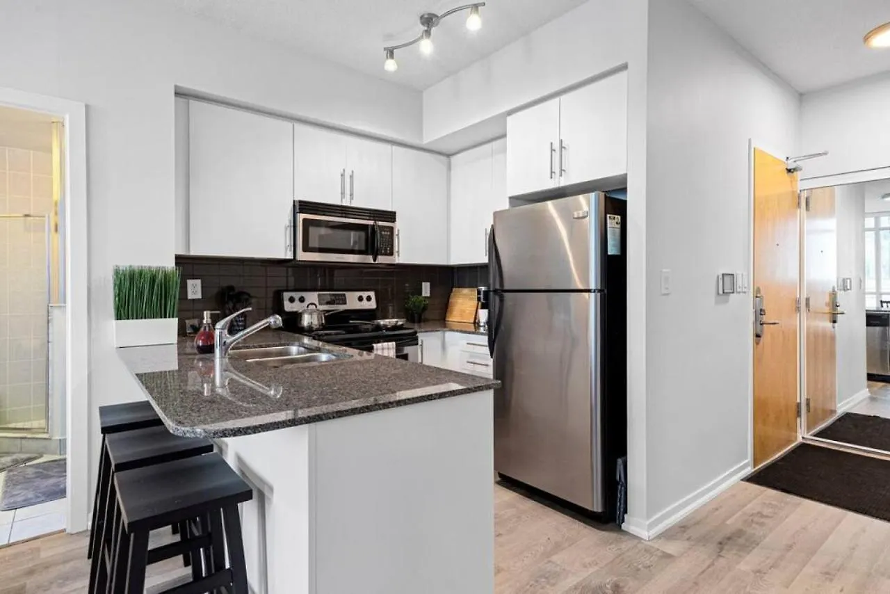 Holiday home Classy 1Br Plus Den W Amazing Skyline View And Wfh Toronto