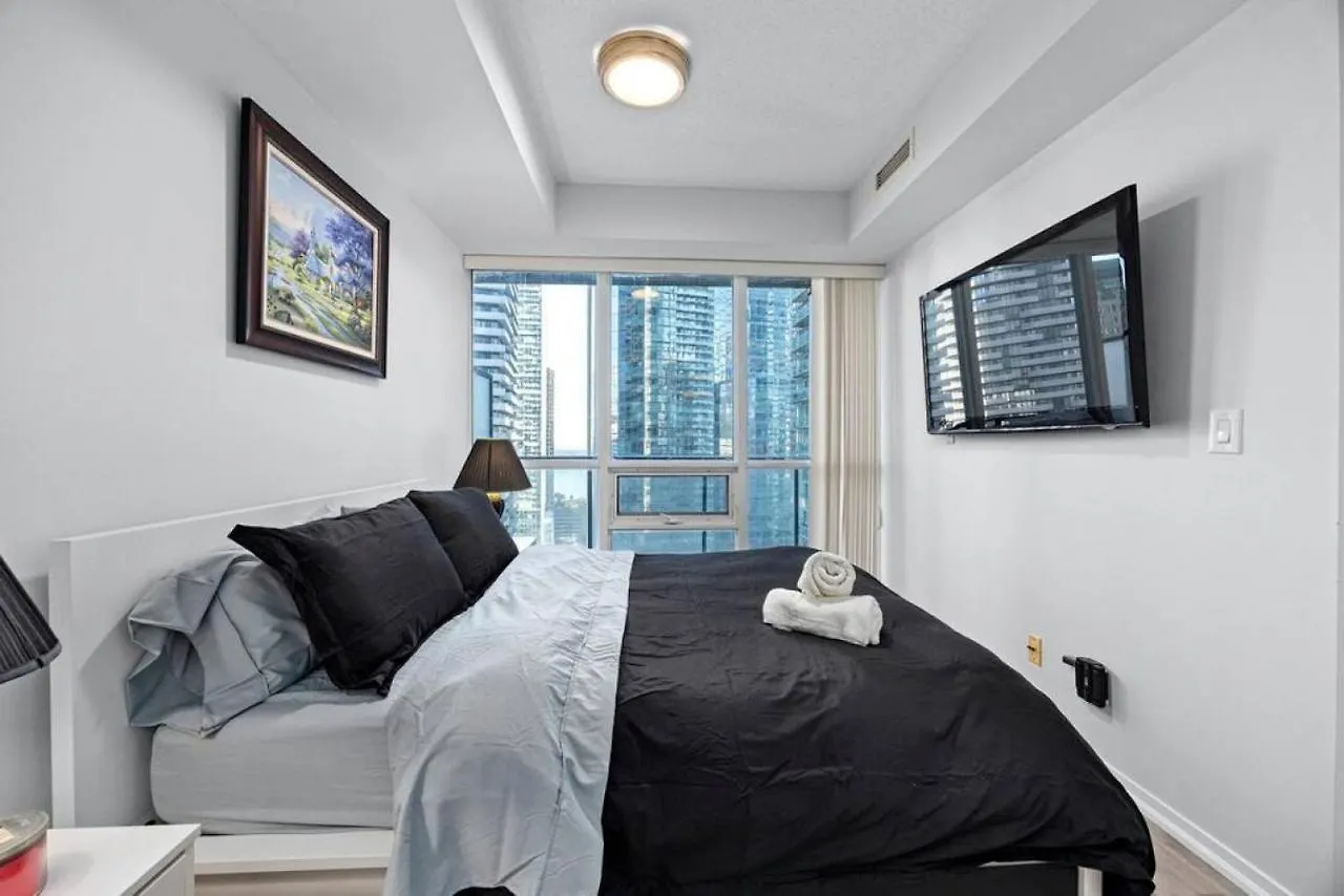 Classy 1Br Plus Den W Amazing Skyline View And Wfh Toronto 0*,  Canada