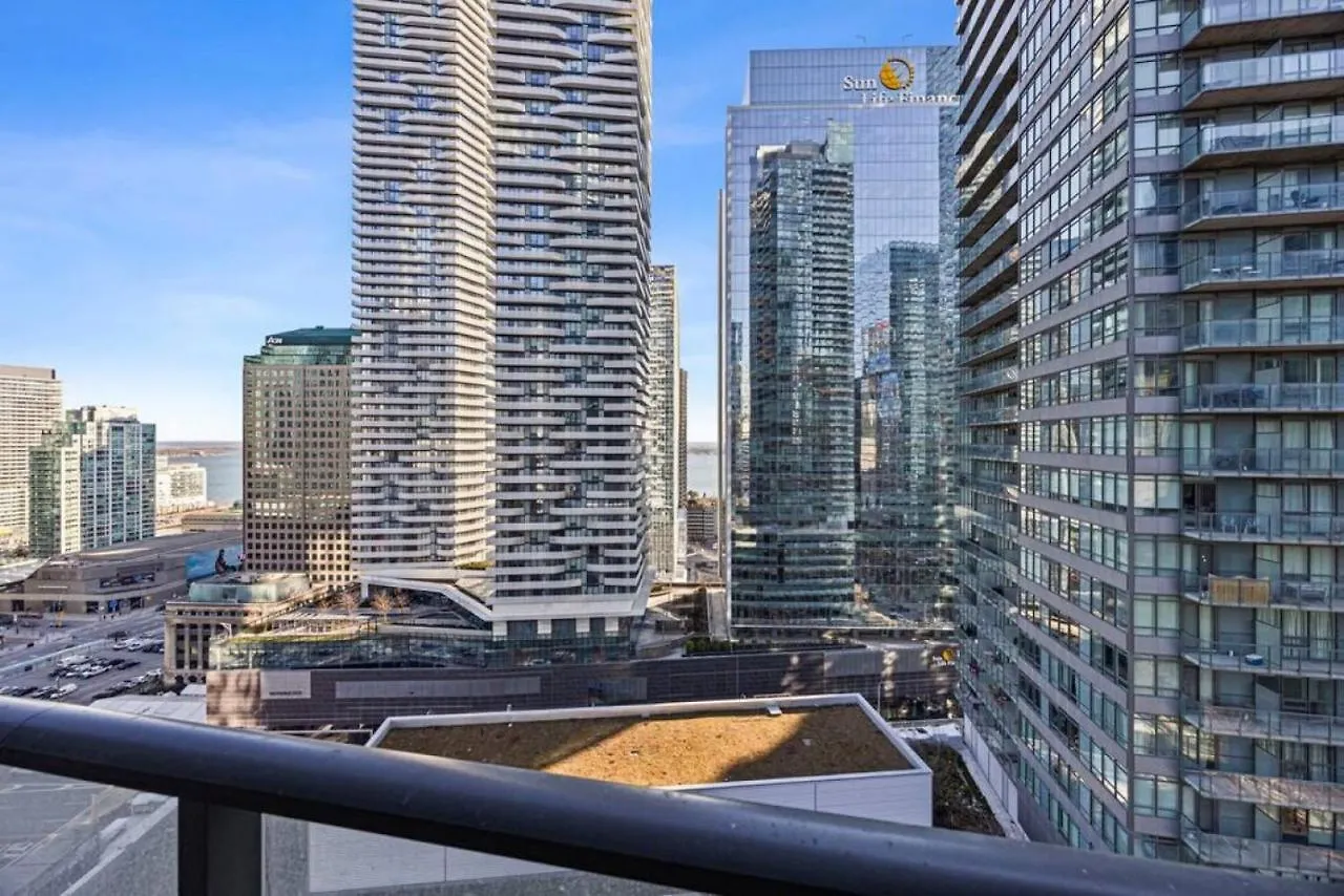 Classy 1Br Plus Den W Amazing Skyline View And Wfh Toronto Holiday home