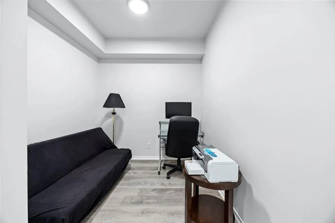 Classy 1Br Plus Den W Amazing Skyline View And Wfh Toronto Holiday home