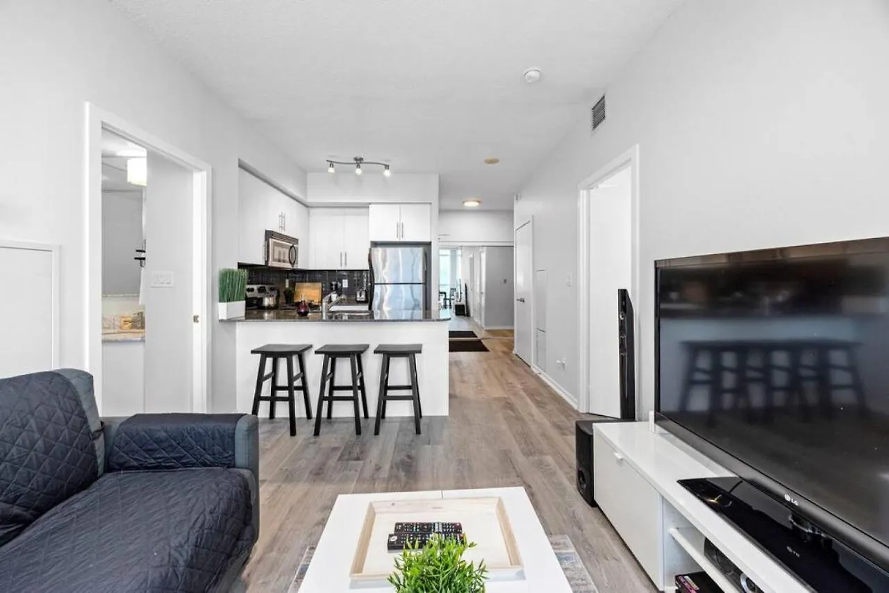 Classy 1Br Plus Den W Amazing Skyline View And Wfh Toronto