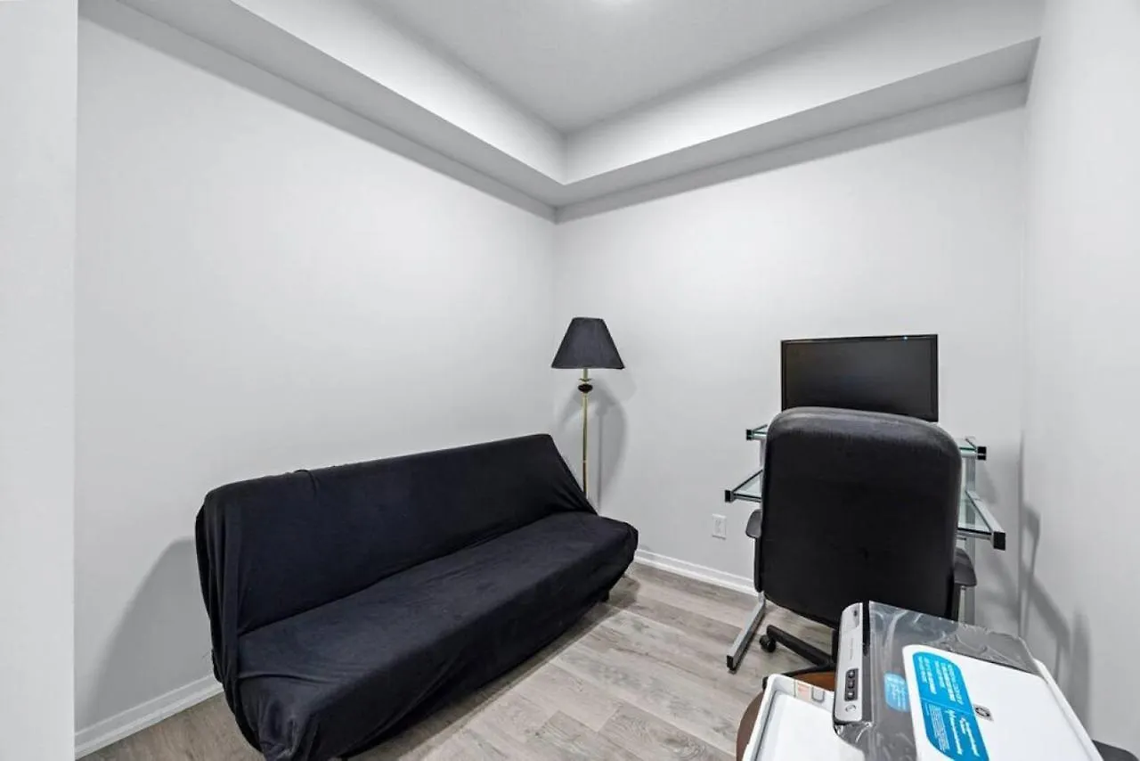 Holiday home Classy 1Br Plus Den W Amazing Skyline View And Wfh Toronto