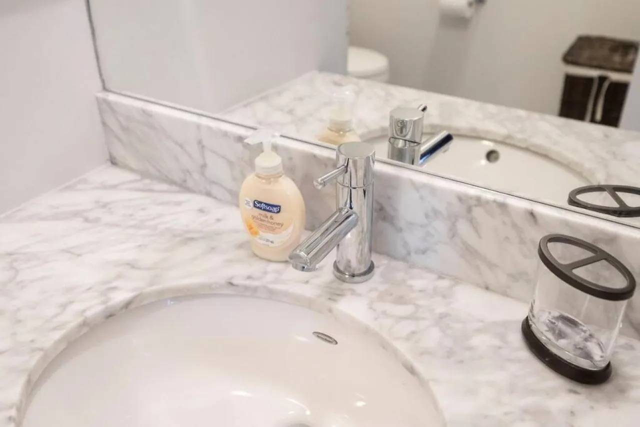 Classy 1Br Plus Den W Amazing Skyline View And Wfh Toronto 0*,  Canada